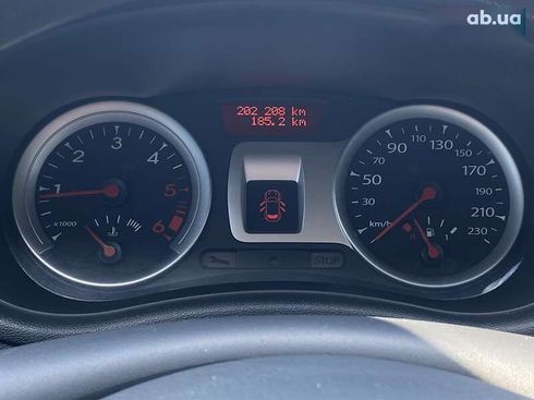 Renault Clio 2012 - фото 25