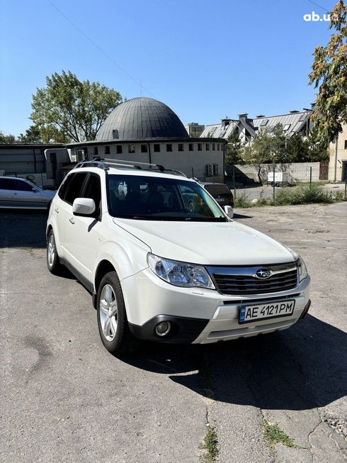 Subaru Forester 2010 белый - фото 3