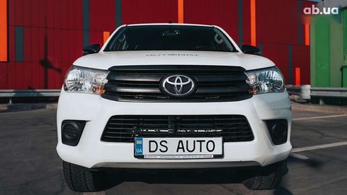 Toyota Hilux 2019 - фото 11