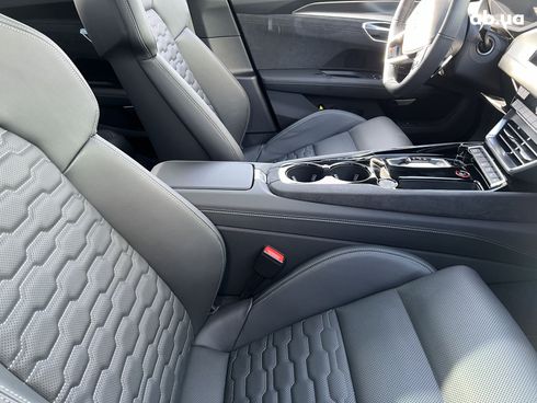 Audi RS e-tron GT 2023 - фото 11