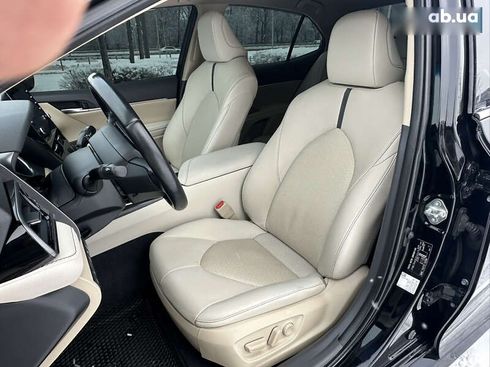 Toyota Camry 2022 - фото 16