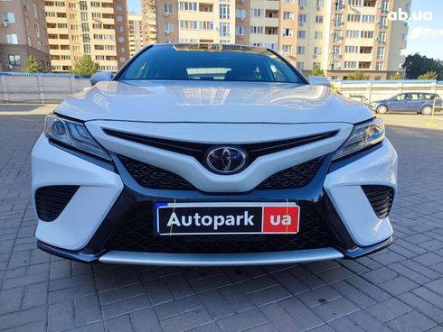 Toyota Camry 2019 белый - фото 4