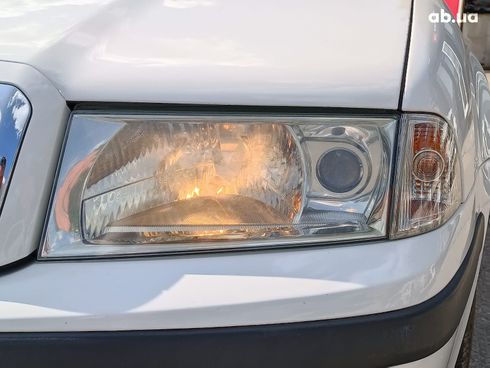 Skoda Octavia 2007 белый - фото 5