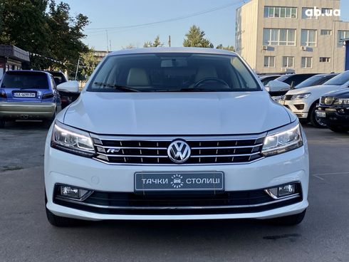 Volkswagen Passat 2017 белый - фото 2