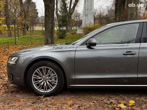 Audi A8 2016 серый - фото 14