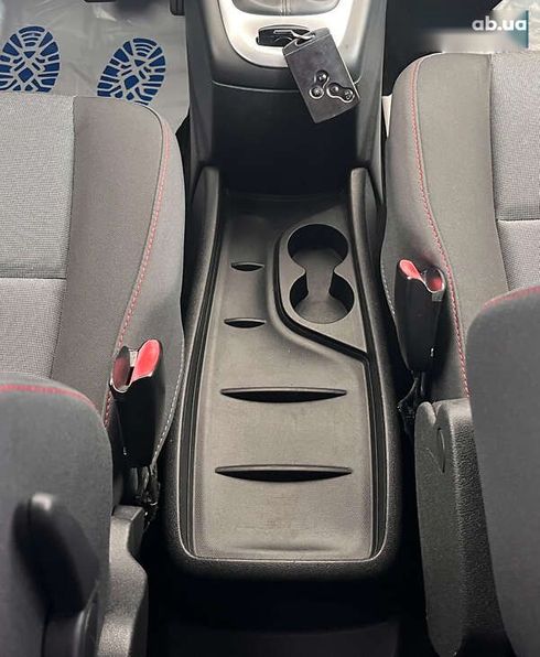 Renault Scenic 2012 - фото 17