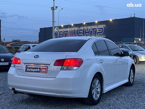 Subaru Legacy 2010 белый - фото 6