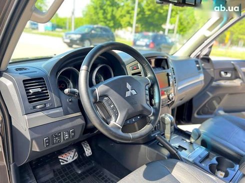 Mitsubishi Pajero Wagon 2018 - фото 13