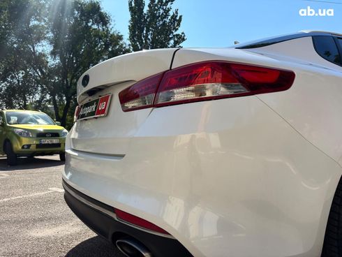 Kia Optima 2016 белый - фото 12