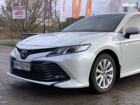 Toyota Camry 2019 - фото 4