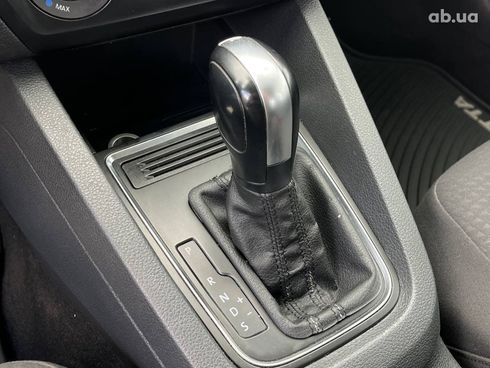 Volkswagen Jetta 2016 белый - фото 25