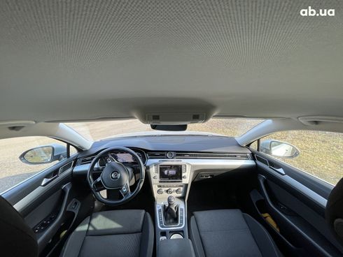 Volkswagen Passat Variant 2015 серебристый - фото 9