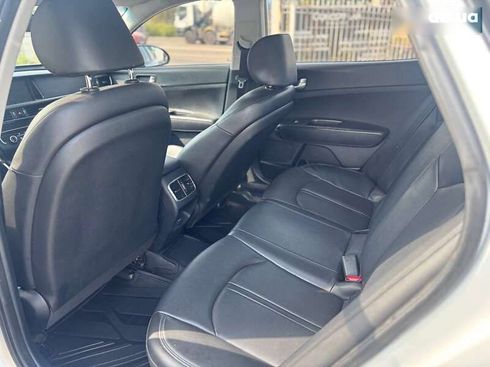 Kia K5 2017 - фото 12