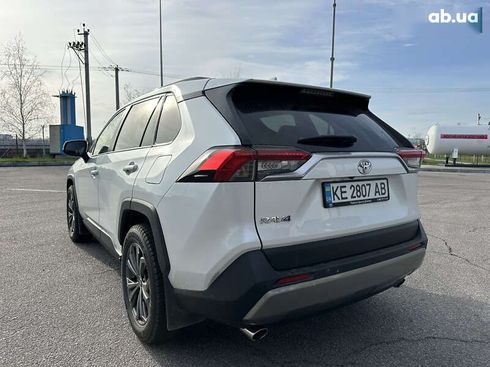 Toyota RAV4 2023 - фото 11