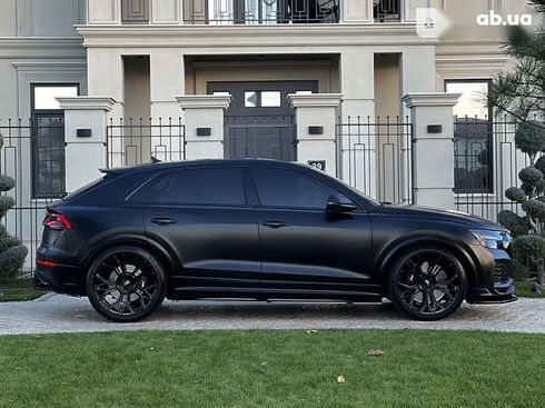Audi RS Q8 2021 - фото 26