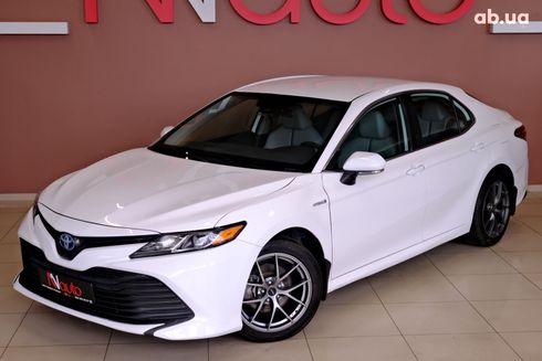 Toyota Camry 2019 белый - фото 2