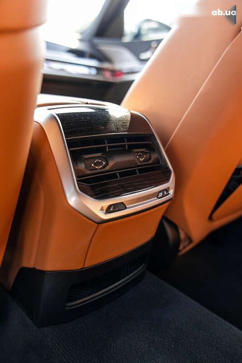 BMW i7 2024 - фото 23