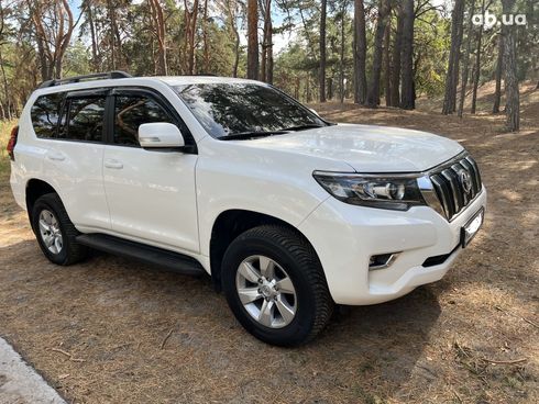 Toyota Land Cruiser Prado 2017 белый - фото 9