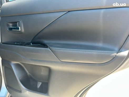Mitsubishi Outlander 2019 серый - фото 38