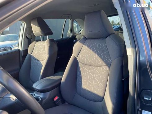 Toyota RAV4 2020 - фото 17