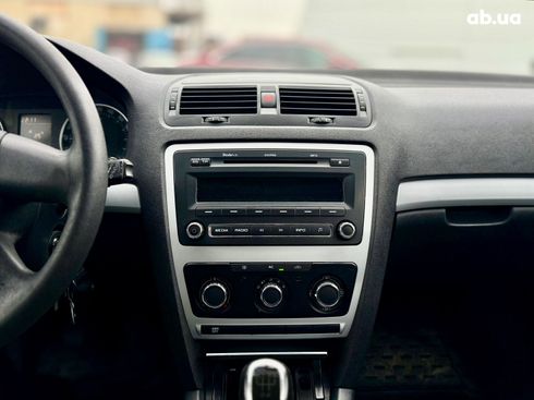 Skoda Octavia 2011 серый - фото 12