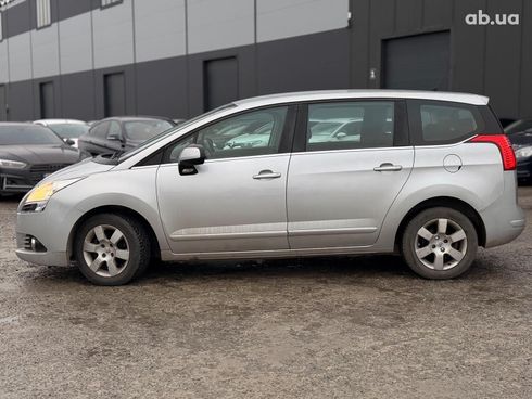 Peugeot 5008 2011 серый - фото 4