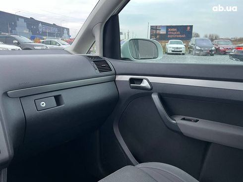 Volkswagen Touran 2009 белый - фото 31