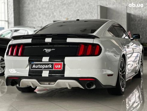 Ford Mustang 2015 белый - фото 10