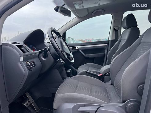 Volkswagen Touran 2009 белый - фото 19