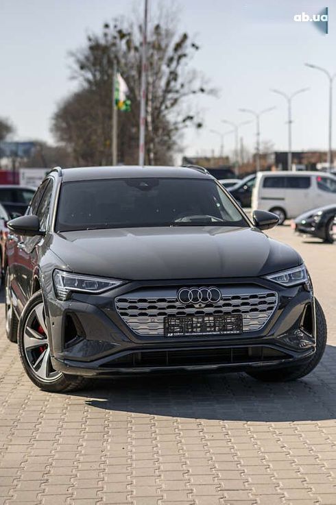 Audi Q8 e-tron 2023 - фото 4