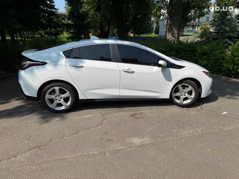 Chevrolet Volt 2017 белый - фото 4