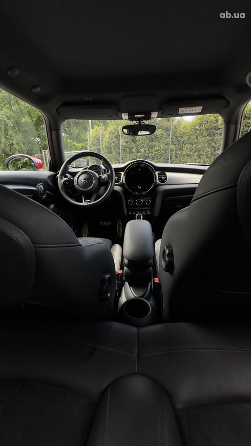 MINI John Cooper Works Hatch 2021 белый - фото 18