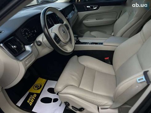 Volvo XC60 2018 - фото 12