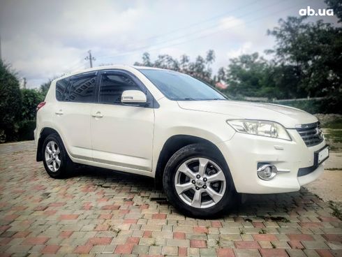 Toyota RAV4 2011 белый - фото 3