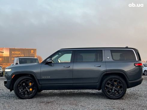 Rivian R1S 2023 серый - фото 11