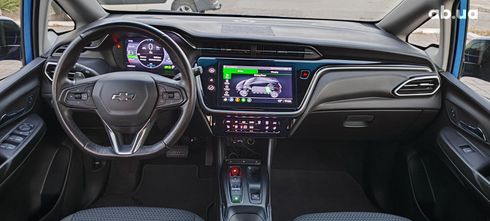 Chevrolet Bolt 2021 синий - фото 15