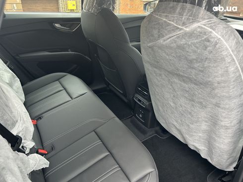 Audi Q4 e-tron 2023 серый - фото 13