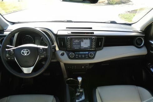 Toyota RAV4 2018 белый - фото 8