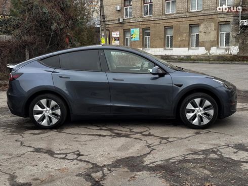 Tesla Model Y 2023 серый - фото 32