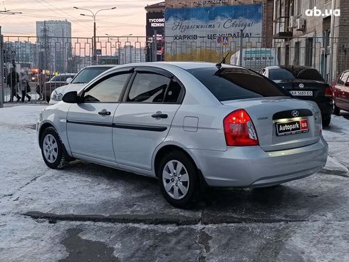 Hyundai Accent 2010 серый - фото 5