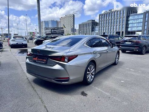 Lexus ES 2019 - фото 24