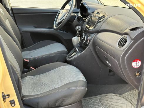 Hyundai i10 2009 желтый - фото 37