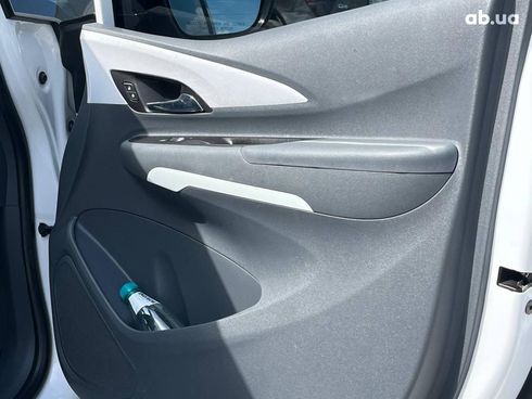 Chevrolet Bolt 2020 белый - фото 18