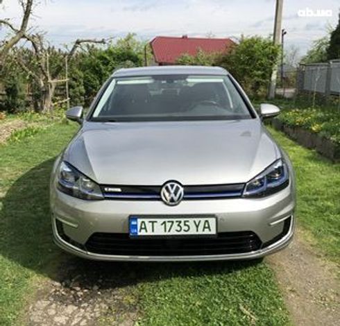 Volkswagen e-Golf 2018 серебристый - фото 17