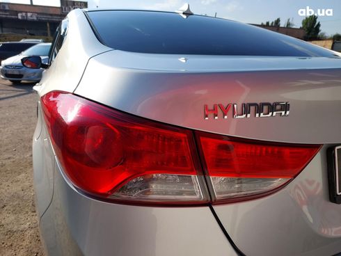 Hyundai Elantra 2013 серый - фото 17