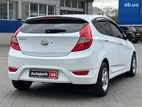 Hyundai Accent 2017 белый - фото 7