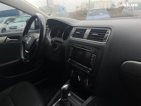 Volkswagen Jetta 2015 серый - фото 16