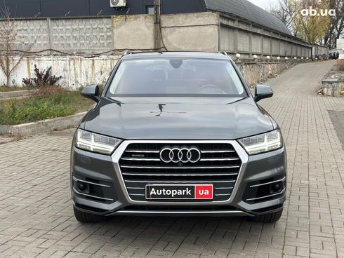 Audi Q7 2018 серый - фото 2