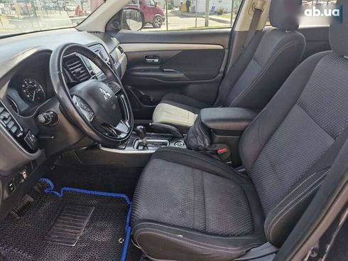 Mitsubishi Outlander 2017 - фото 13