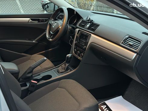 Volkswagen Passat 2016 серый - фото 24